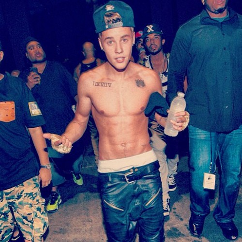 Justin Bieber's Shirtless Photos - What a Stud!