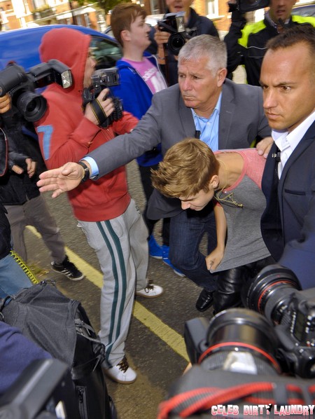 Justin Bieber Fights With The Paparazzi Again – What Is Becoming Of Him?