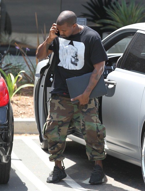 Kim Kardashian Divorce: Kanye West Furious Over Kim’s Naked Pregnant Photo Shoot, Strangers Looking At Baby Bump?