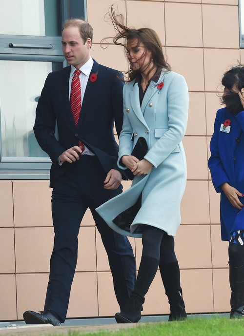 Kate Middleton Fakes Perfect Royal Escort Smile: Queen Elizabeth Commands Duchess of Cambridge To Look Happy?