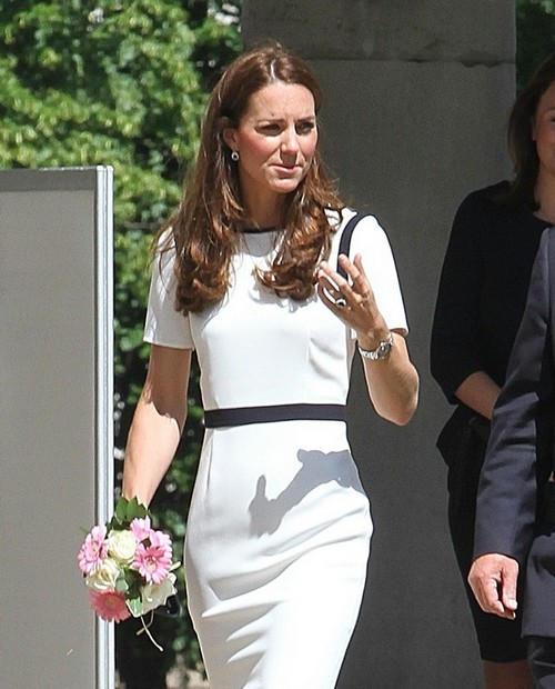 Kate Middleton Pregnant - Queen Elizabeth Rejoices - Insider Palace Source Confirms