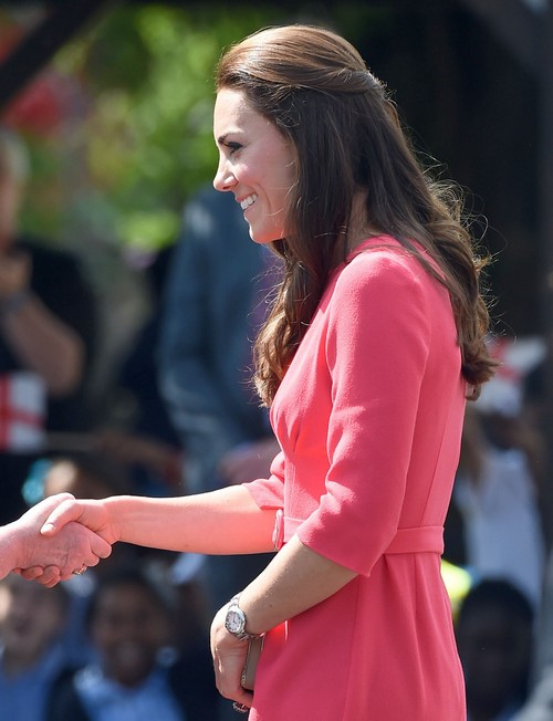 Kate Middleton Pregnancy Rumors Persist - Duchess of Cambridge New Photos Hiding Baby Bump - Prepares Move To Sandringham?