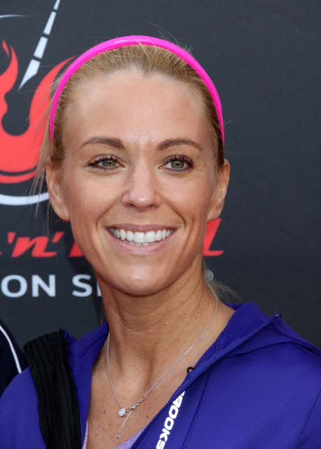 Kate Gosselin Forces Children to Shovel Snow in Freezing Weather -- Claims they Love it!