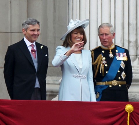 Prince William & Kate Middleton's Balcony Kiss (USA & OZ/NZ ONLY)