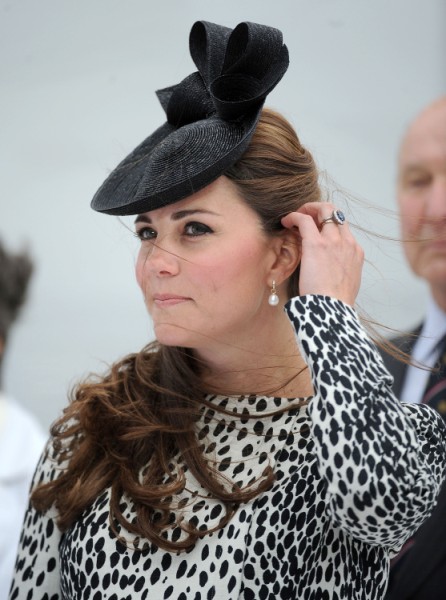 Kate Middleton Wardrobe Malfunction Highlights Last Public Engagement (PHOTOS) 0613