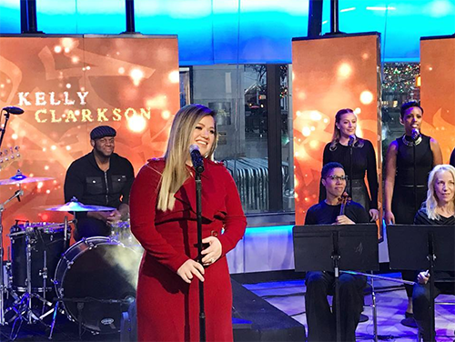Kelly Clarkson Caught Shouting List Of Backstage Demands: Diva Lashes Out At Staff On ‘Today Show’ Set!