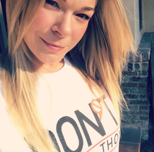 Social Media Addict LeAnn Rimes Uses Blogging As Therapy