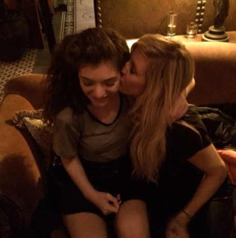 Lorde and Ellie Goulding Kiss Photos: See Their Adorable Instagram Moment Here! (PHOTOS) 