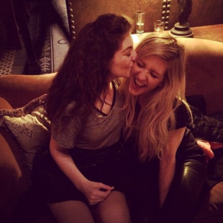 lorde_ellie_goulding_kiss_2