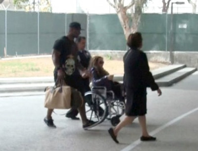 Mariah Carey Was In A Wheelchair [Photos]