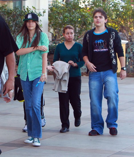 Paris Jackson Tried To Kill Herself After Finding Out She And Brother Didn't Share The Same Father 0616