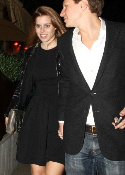 Mila Kunis And Ashton Kutcher Planning English Wedding With Royal Guests 0610