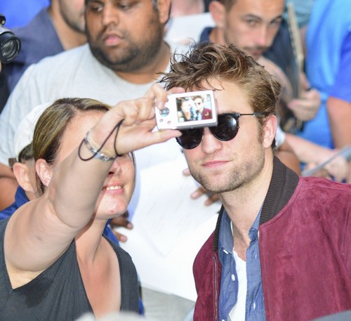 Kristen Stewart Dating Robert Pattinson: Twilight Stars Using Romance To Promote Movies At TIFF 2014?