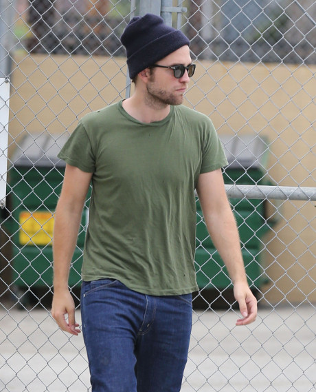 Robert Pattinson's Sexy New Workout Buddy -- New Girlfriend? Meet Her Here! (PHOTO)