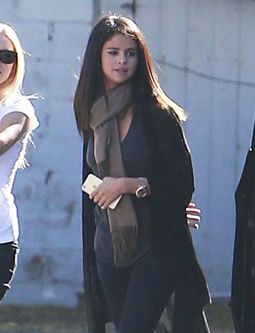 Selena Gomez Infuriates Justin Bieber With Fake David Henrie Date: Biebs NOT Dying of Jealousy