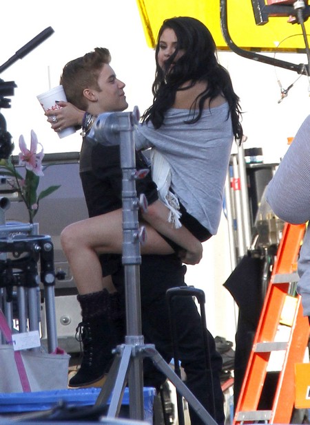 Selena Surprises Justin On The Set Of His Music Video
