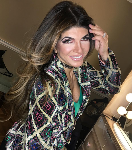 Teresa Giudice’s Christmas Breakdown: Can’t Bear Thought Of Holidays Without Joe Giudice, Buries Feelings In Front Of Family?