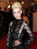 Anne Hathaway Confronts Amanda Seyfried Over Oscar Dress Fiasco At Met Ball 0508